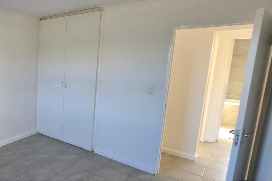 To Let 2 Bedroom Property for Rent in Lansdowne Western Cape